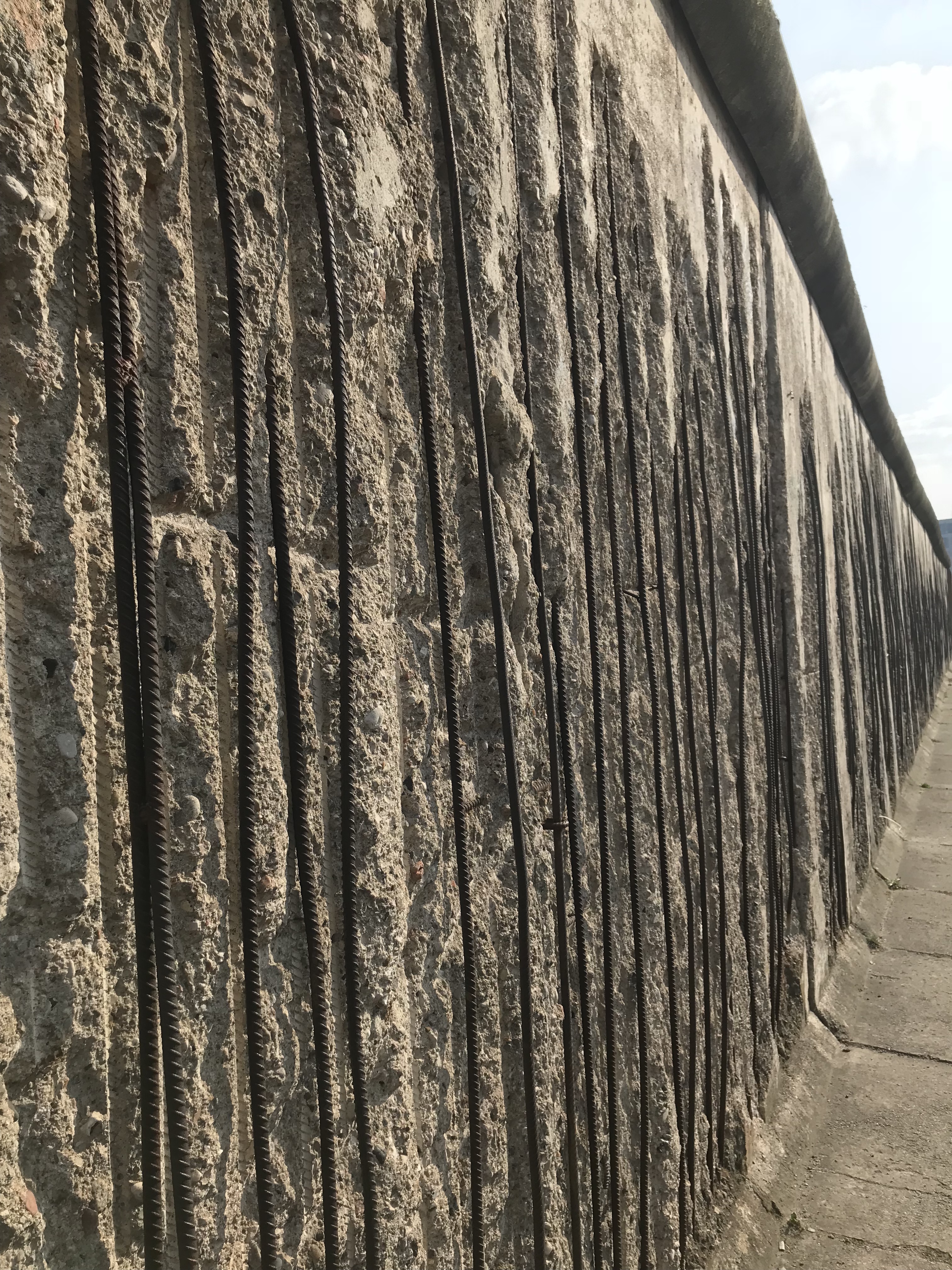 E2ZKkKbARsyXJ7evUAksXg